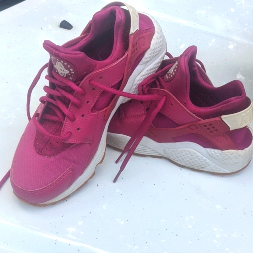 Nike Air Huarache Run Sport Fuchsia Pink women's 9